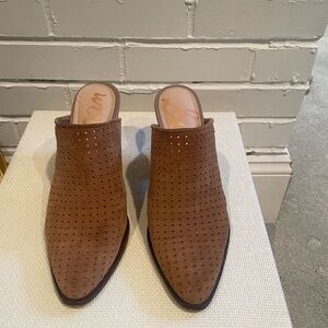 SAM
EDELMAN
Womens
Camel Suede
Bates Mule size
7.5 Classic